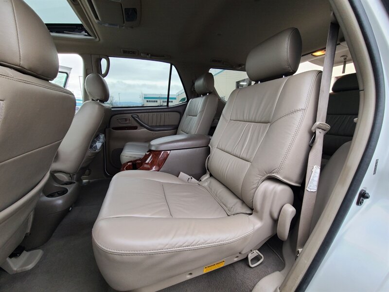 2005 Toyota Sequoia Limited 4X4 V8 / 3RD SEAT / Navi / DVD / LEATHER ...