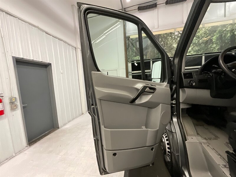 2012 Mercedes-Benz Sprinter 3500 CARGO PASSENGER VAN / 3.0L V6 DIESEL / DUALLY  / HIGH ROOF & 170 " WB / 11-PASSENGER VAN W. CARGO AREA / DUALLY / ONLY 68,000 MILES - Photo 31 - Gladstone, OR 97027