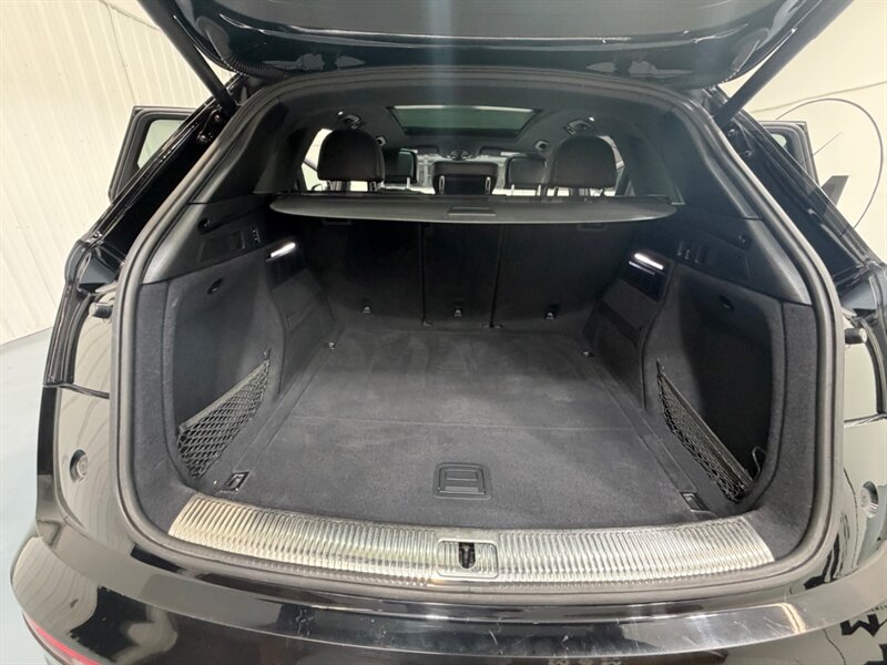 2018 Audi SQ5 3.0T quattro Premium Plus AWD S-SPORT PANO ROOF / Leather w. Heated & Cooled Seats / Backup Camera - Photo 14 - Gladstone, OR 97027