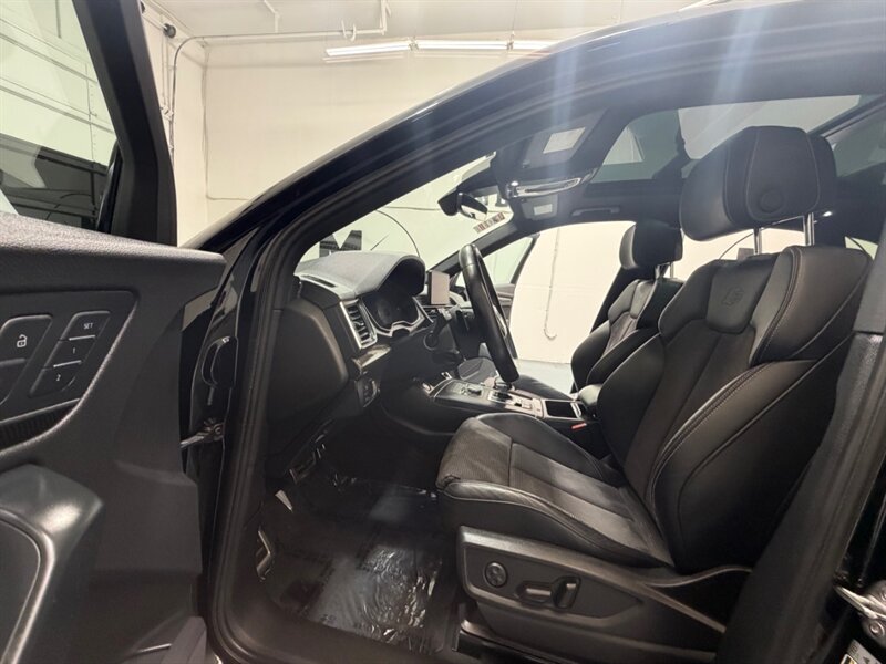 2018 Audi SQ5 3.0T quattro Premium Plus AWD S-SPORT PANO ROOF / Leather w. Heated & Cooled Seats / Backup Camera - Photo 9 - Gladstone, OR 97027