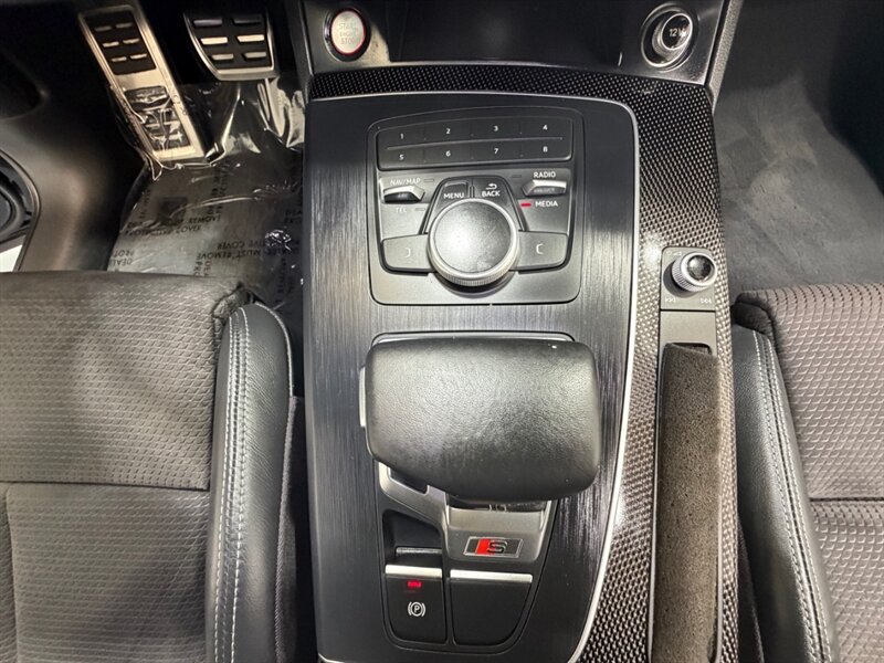 2018 Audi SQ5 3.0T quattro Premium Plus AWD S-SPORT PANO ROOF / Leather w. Heated & Cooled Seats / Backup Camera - Photo 19 - Gladstone, OR 97027