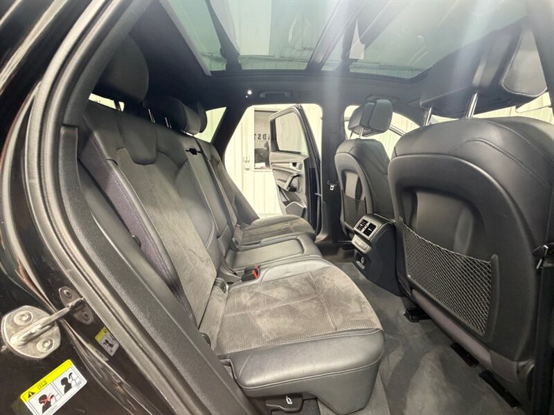 2018 Audi SQ5 3.0T quattro Premium Plus AWD S-SPORT PANO ROOF / Leather w. Heated & Cooled Seats / Backup Camera - Photo 11 - Gladstone, OR 97027