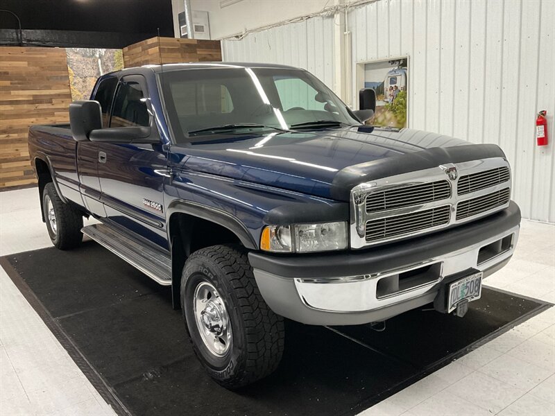 2001 Dodge Ram 2500 SLT Laramie 4X4 / 5.9L DIESEL / 6-SPEED MANUAL  / 1-OWNER LOCAL OREGON TRUCK / RUST FREE / LONG BED / 144,000 MILES - Photo 2 - Gladstone, OR 97027