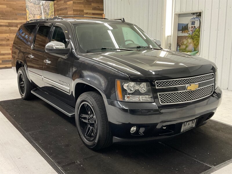 2011 Chevrolet Suburban LTZ 1500 4X4 / DVD / Navi / Camera / Leather  / LOCAL TRUCK / RUST FREE / 3RD ROW SEAT - Photo 2 - Gladstone, OR 97027