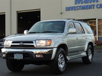 2000 Toyota 4Runner SR5 / 4WD SUV