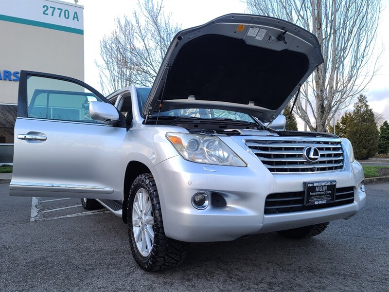 2008 Lexus LX 570 4WD / Luxury / 8-passenger / Fully Loaded  / Crawl Control / Hydraulic Suspension / Dealer Service Records / Top Shape - Photo 26 - Portland, OR 97217