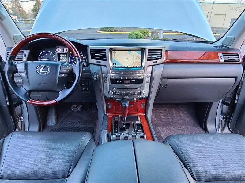 2008 Lexus LX 570 4WD / Luxury / 8-passenger / Fully Loaded  / Crawl Control / Hydraulic Suspension / Dealer Service Records / Top Shape - Photo 19 - Portland, OR 97217