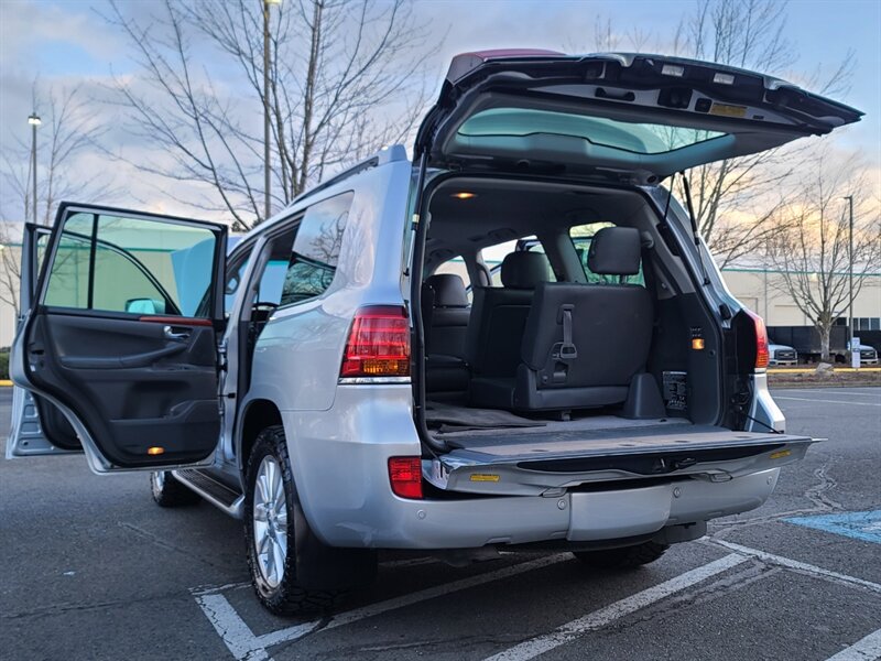 2008 Lexus LX 570 4WD / Luxury / 8-passenger / Fully Loaded  / Crawl Control / Hydraulic Suspension / Dealer Service Records / Top Shape - Photo 27 - Portland, OR 97217