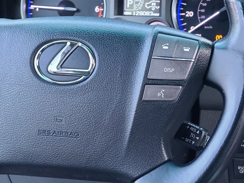 2008 Lexus LX 570 4WD / Luxury / 8-passenger / Fully Loaded  / Crawl Control / Hydraulic Suspension / Dealer Service Records / Top Shape - Photo 34 - Portland, OR 97217