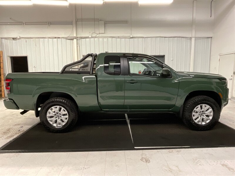 2022 Nissan Frontier SV King Cab 4Dr 4X4 /3.8L V6 /LIFTED / 7,000 MILES  / 1-OWNER LOCAL / Technology Pkg / Heated Seats / Remote Start / Backup Camera - Photo 4 - Gladstone, OR 97027