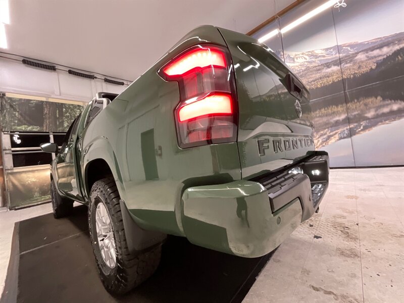 2022 Nissan Frontier SV King Cab 4Dr 4X4 /3.8L V6 /LIFTED / 7,000 MILES  / 1-OWNER LOCAL / Technology Pkg / Heated Seats / Remote Start / Backup Camera - Photo 10 - Gladstone, OR 97027