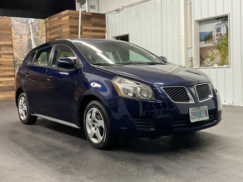 2009 Pontiac Vibe Wagon / 5-SPEED MANUAL / 1-OWNER   - Photo 2 - Gladstone, OR 97027