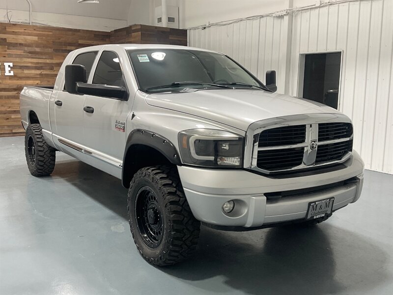 2008 Dodge Ram 2500 Laramie MEGACAB 4X4 / 5.7L V8 HEMI /DVD / LIFTED / LIFTED w. NEW WHEELS & TIRES / Sunroof / Leather w. Heated Seats / DVD Player / Backup Camera / ZERO RUST - Photo 2 - Gladstone, OR 97027