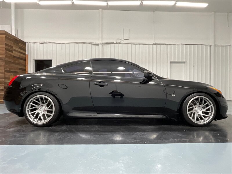 2015 INFINITI Q60 Coupe AWD / 3.7L V6 / Premium Pkg / 48K MILES  / Leather Navigation - Photo 4 - Gladstone, OR 97027