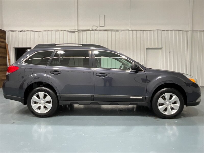 2010 Subaru Outback 3.6R Limited Wagon AWD / 3.6L 6Cyl / NEW TIRES  / Sunroof / Leather w. Heated Seats / Local car w. Zero Rust - Photo 4 - Gladstone, OR 97027