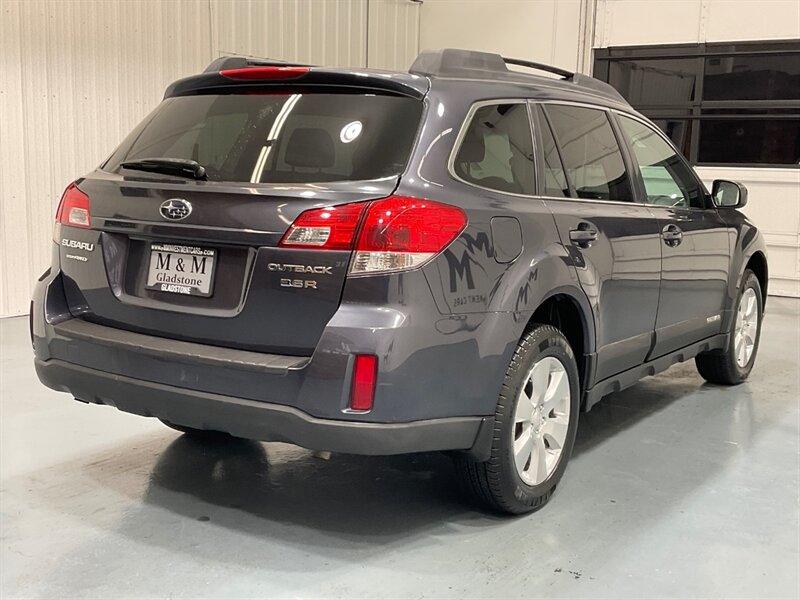 2010 Subaru Outback 3.6R Limited Wagon AWD / 3.6L 6Cyl / NEW TIRES  / Sunroof / Leather w. Heated Seats / Local car w. Zero Rust - Photo 7 - Gladstone, OR 97027