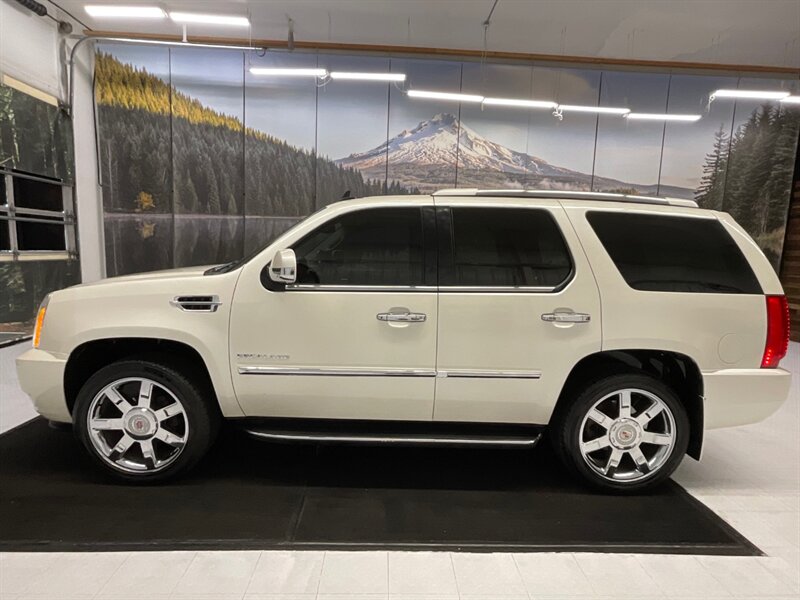 2011 Cadillac Escalade Luxury Premium SUV / AWD / 6.2L V8 / LOADED  /Navigation & Backup Camera / DVD Player / Sunroof / Leather w. Heated & Cooled Seats - Photo 3 - Gladstone, OR 97027