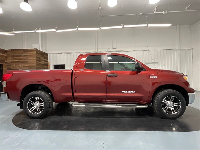 2010 Toyota Tundra Grade Double Cab 4X4 / 5.7L V8 / 1-OWNER LOCAL  / ZERO RUST - Photo 4 - Gladstone, OR 97027