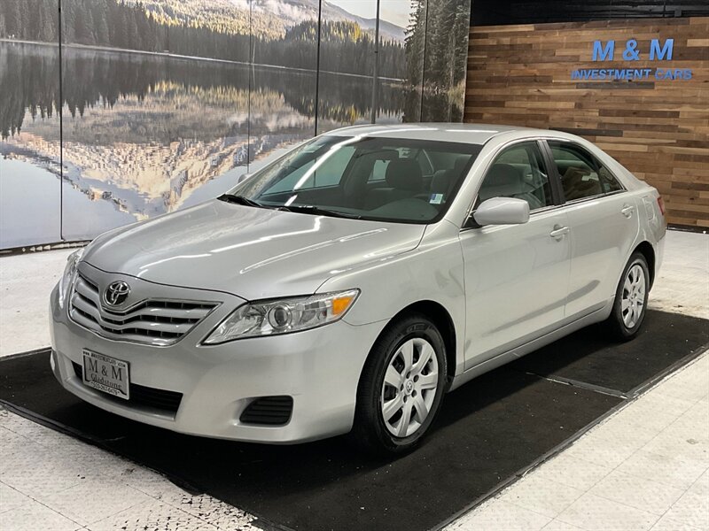 2011 Toyota Camry LE Sedan / 4Cyl / LOCAL CAR / 80K MILES  / Excel Cond - Photo 1 - Gladstone, OR 97027