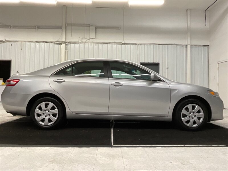 2011 Toyota Camry LE Sedan / 4Cyl / LOCAL CAR / 80K MILES  / Excel Cond - Photo 4 - Gladstone, OR 97027