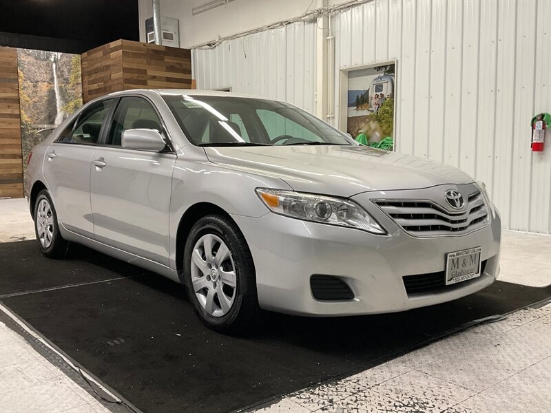 2011 Toyota Camry LE Sedan / 4Cyl / LOCAL CAR / 80K MILES  / Excel Cond - Photo 2 - Gladstone, OR 97027