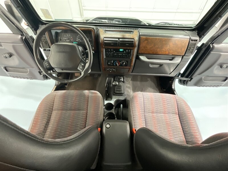 2000 Jeep Wrangler Sport 2Dr 4X4 / 4.0L 6Cyl / 5-SPEED / 103k MILES / ZERO RUST / HART TOP - Photo 12 - Gladstone, OR 97027