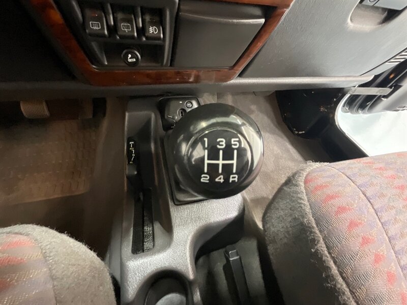 2000 Jeep Wrangler Sport 2Dr 4X4 / 4.0L 6Cyl / 5-SPEED / 103k MILES / ZERO RUST / HART TOP - Photo 17 - Gladstone, OR 97027