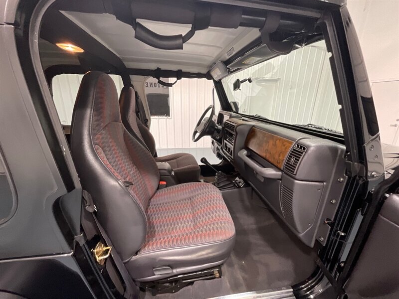 2000 Jeep Wrangler Sport 2Dr 4X4 / 4.0L 6Cyl / 5-SPEED / 103k MILES / ZERO RUST / HART TOP - Photo 11 - Gladstone, OR 97027