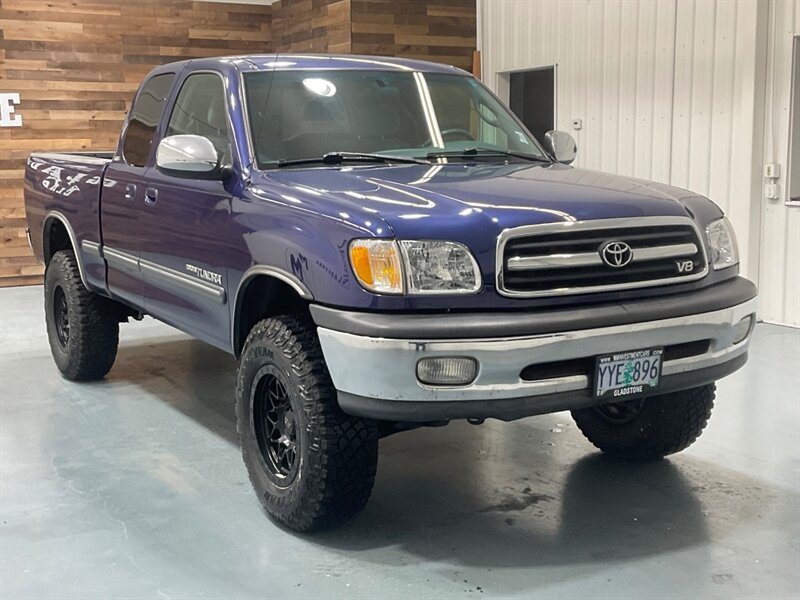 2002 Toyota Tundra SR5 V8 4X4 / NEW LIFT WHEELS & TIRES/1-OWNER  / LOCAL OREGON TRUCK/ FRESH TIMING BELT & WATER PUMP SERVICE DONE - Photo 2 - Gladstone, OR 97027