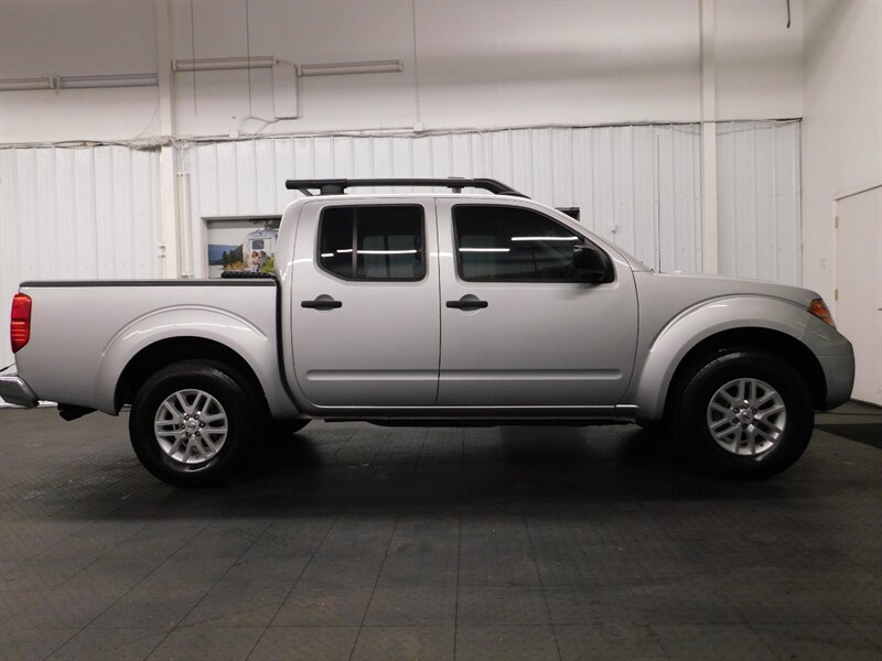 2017 Nissan Frontier SV Crew Cab 4X4 / V6   - Photo 4 - Gladstone, OR 97027