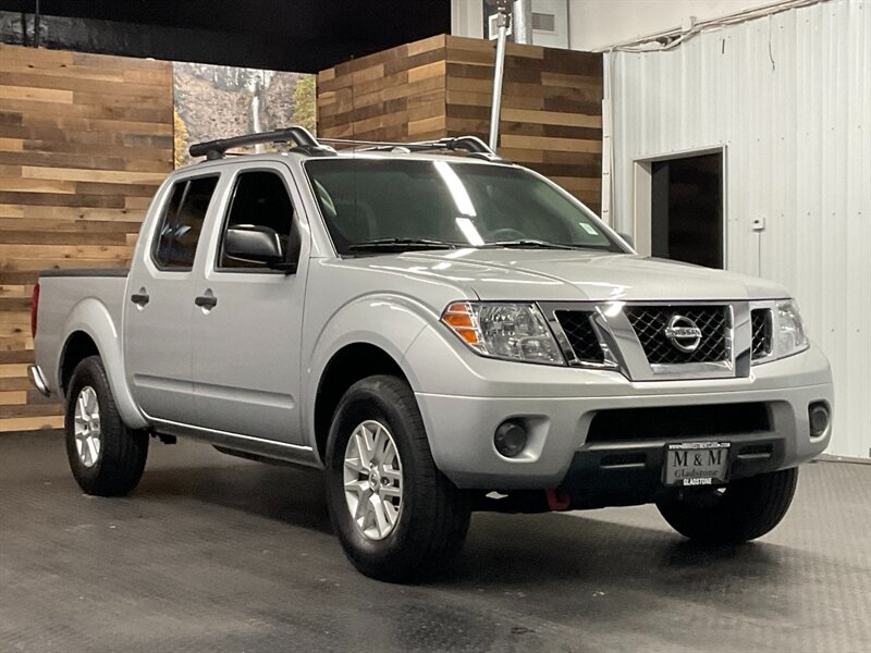 2017 Nissan Frontier SV Crew Cab 4X4 / V6   - Photo 2 - Gladstone, OR 97027