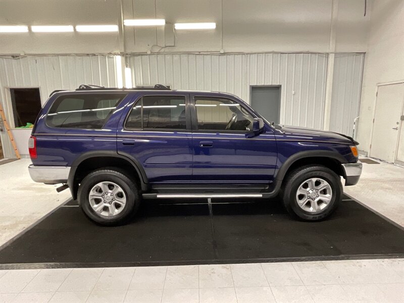 1997 Toyota 4Runner SR5 Sport Utility 4X4 / leather / Sunroof /CLEAN  /LOCAL SUV / RUST FREE / TIMING BELT SERVICE JUST DONE !! - Photo 4 - Gladstone, OR 97027