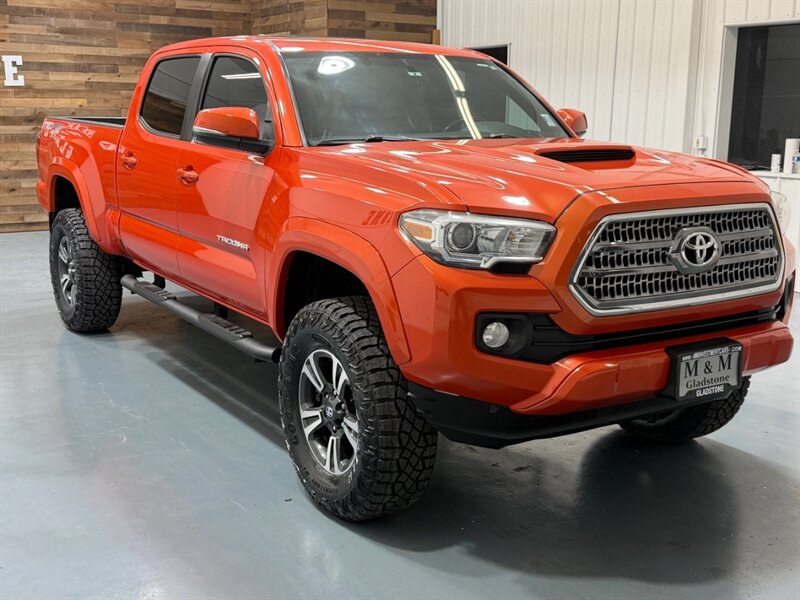 2016 Toyota Tacoma TRD Sport 4X4 LONG BED /LIFTED w. NEW TIRES  /Sunroof / Blind Spot / Backup Camera - Photo 2 - Gladstone, OR 97027