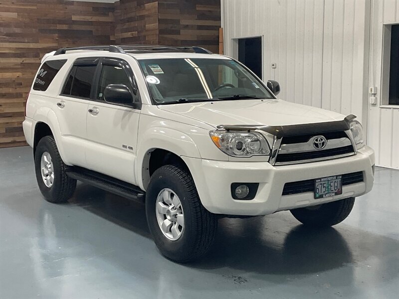 2008 Toyota 4Runner SR5 4X4 / 4.0L V6 / 3RD ROW SEAT / NEW TIRES  / Sunroof & Central Diff Locks - Photo 2 - Gladstone, OR 97027