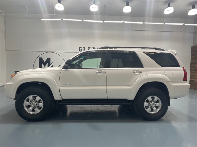 2008 Toyota 4Runner SR5 4X4 / 4.0L V6 / 3RD ROW SEAT / NEW TIRES  / Sunroof & Central Diff Locks - Photo 3 - Gladstone, OR 97027