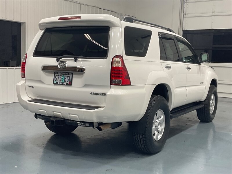 2008 Toyota 4Runner SR5 4X4 / 4.0L V6 / 3RD ROW SEAT / NEW TIRES  / Sunroof & Central Diff Locks - Photo 7 - Gladstone, OR 97027