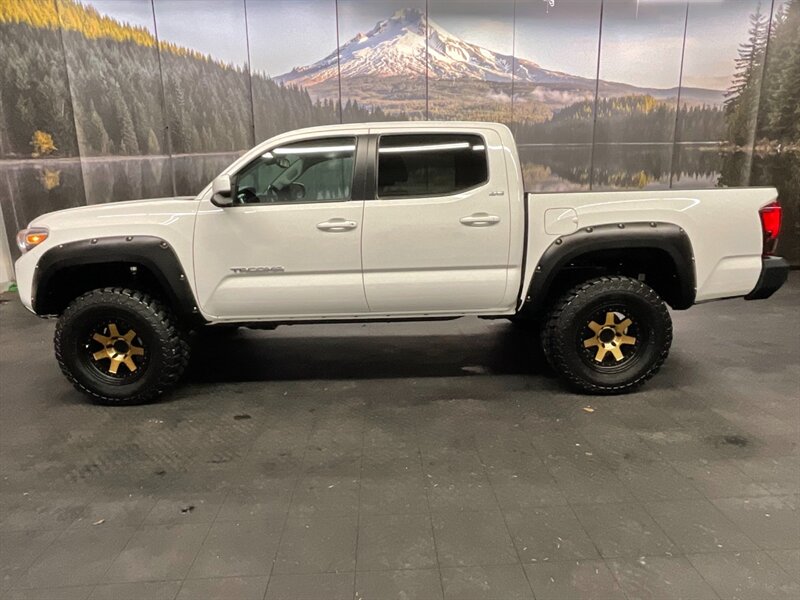 2020 Toyota Tacoma 4x4 SR5 V6 /Tech Pkg/ LIFTED/1-OWNER / 21,000 MILE  Navigation & Backup Camera / LIFTED w/ WHEELS & TIRES / LOCAL OREGON - Photo 3 - Gladstone, OR 97027