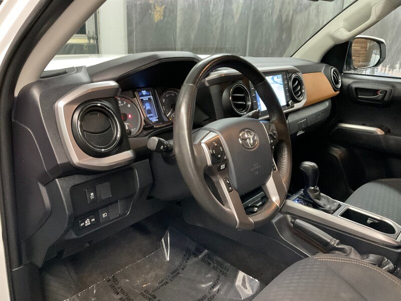 2020 Toyota Tacoma 4x4 SR5 V6 /Tech Pkg/ LIFTED/1-OWNER / 21,000 MILE  Navigation & Backup Camera / LIFTED w/ WHEELS & TIRES / LOCAL OREGON - Photo 17 - Gladstone, OR 97027