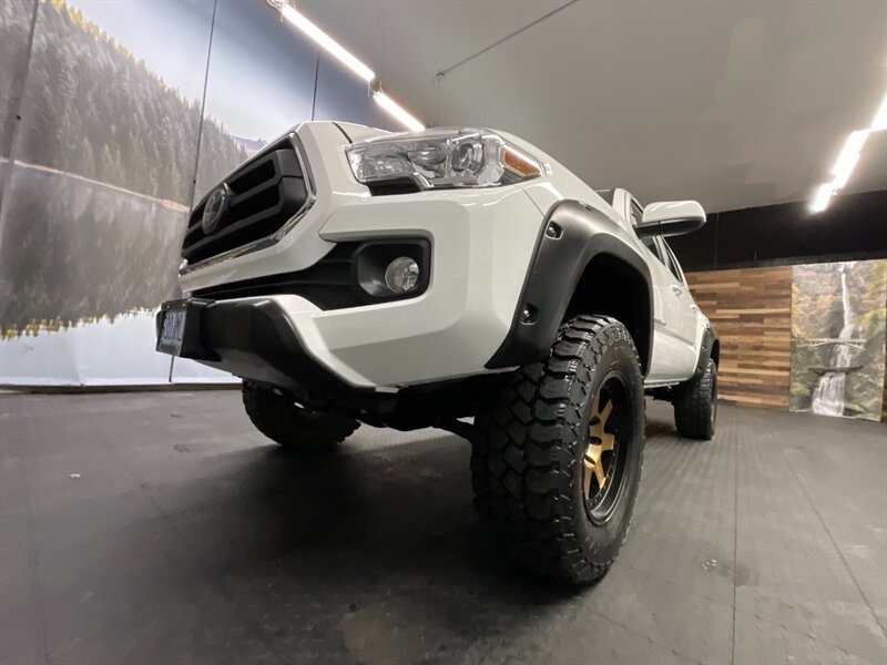 2020 Toyota Tacoma 4x4 SR5 V6 /Tech Pkg/ LIFTED/1-OWNER / 21,000 MILE  Navigation & Backup Camera / LIFTED w/ WHEELS & TIRES / LOCAL OREGON - Photo 9 - Gladstone, OR 97027