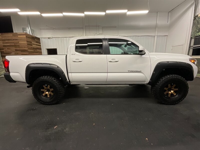 2020 Toyota Tacoma 4x4 SR5 V6 /Tech Pkg/ LIFTED/1-OWNER / 21,000 MILE  Navigation & Backup Camera / LIFTED w/ WHEELS & TIRES / LOCAL OREGON - Photo 4 - Gladstone, OR 97027