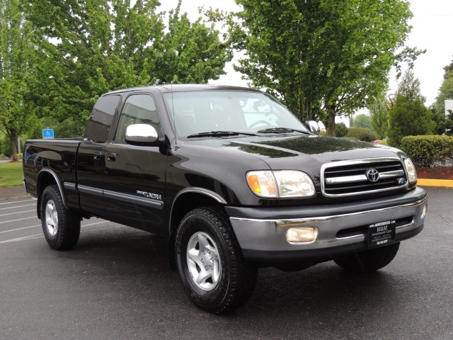 2001 Toyota Tundra SR5 / 4X4 / Automatic/ Excel Cond