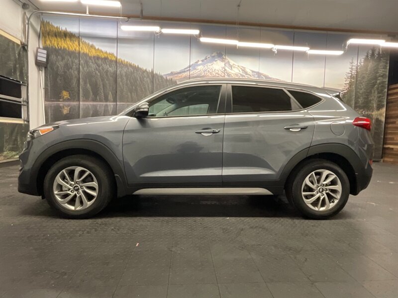 2017 Hyundai Tucson SE Plus Sport Utility AWD / TECH PKG / 30,000 MILE   - Photo 3 - Gladstone, OR 97027