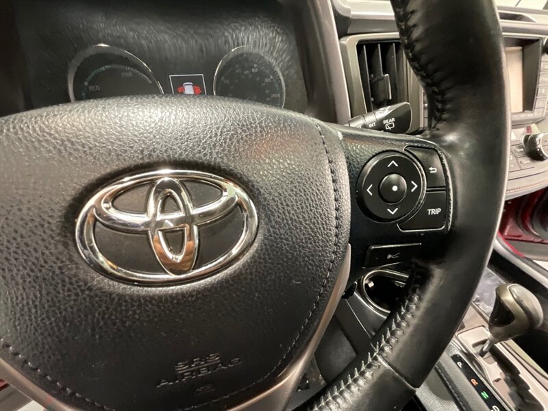 2018 Toyota RAV4 Hybrid SE Sport Utility AWD / Leather / Navigation / Sunroof / Backup Camera / NEW TIRES - Photo 47 - Gladstone, OR 97027