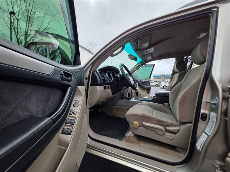 2004 Toyota 4Runner SR5 V6 / 4X4 / DIFF LOCK / BRAND NEW LIFT / BRAND NEW TIRES / NAVIGATION / ZERO RUST!! - Photo 32 - Portland, OR 97217