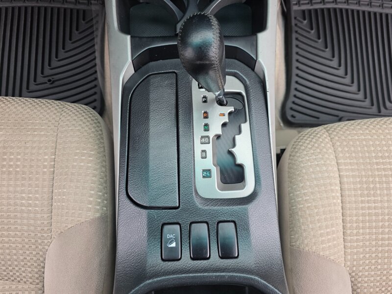 2004 Toyota 4Runner SR5 V6 / 4X4 / DIFF LOCK / BRAND NEW LIFT / BRAND NEW TIRES / NAVIGATION / ZERO RUST!! - Photo 38 - Portland, OR 97217