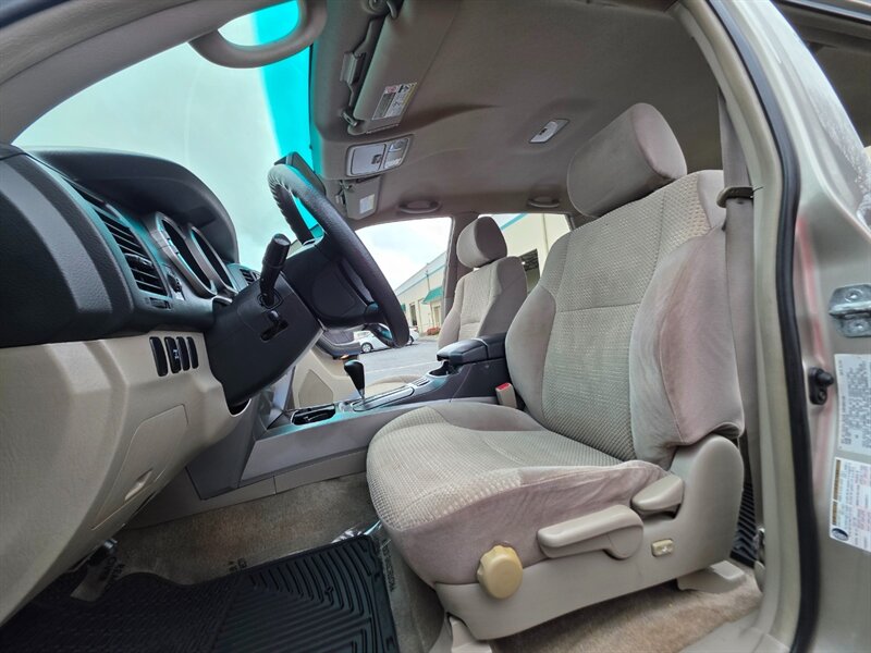 2004 Toyota 4Runner SR5 V6 / 4X4 / DIFF LOCK / BRAND NEW LIFT / BRAND NEW TIRES / NAVIGATION / ZERO RUST!! - Photo 13 - Portland, OR 97217