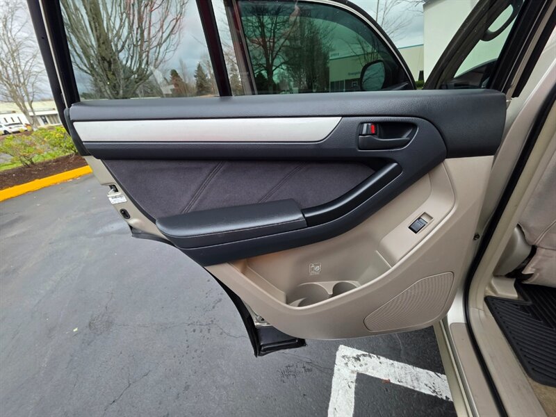 2004 Toyota 4Runner SR5 V6 / 4X4 / DIFF LOCK / BRAND NEW LIFT / BRAND NEW TIRES / NAVIGATION / ZERO RUST!! - Photo 43 - Portland, OR 97217