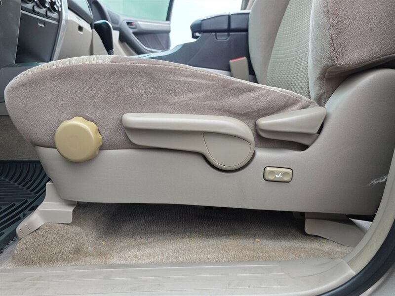 2004 Toyota 4Runner SR5 V6 / 4X4 / DIFF LOCK / BRAND NEW LIFT / BRAND NEW TIRES / NAVIGATION / ZERO RUST!! - Photo 39 - Portland, OR 97217