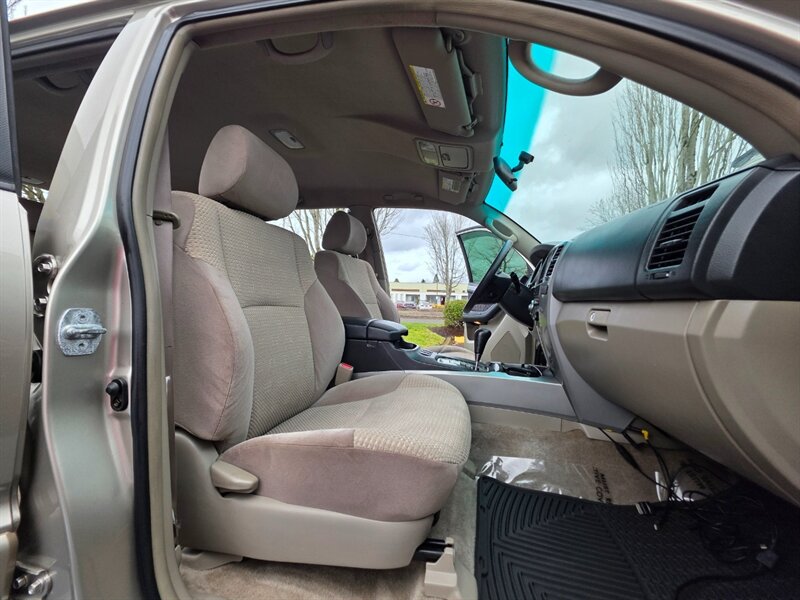 2004 Toyota 4Runner SR5 V6 / 4X4 / DIFF LOCK / BRAND NEW LIFT / BRAND NEW TIRES / NAVIGATION / ZERO RUST!! - Photo 16 - Portland, OR 97217