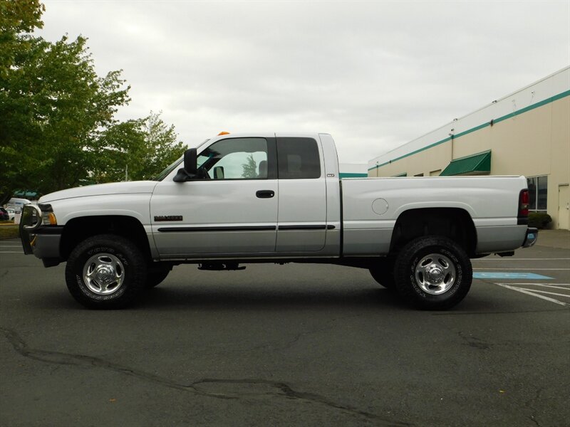 2000 Dodge Ram 2500 SLT 4X4 / 5.9L CUMMINS DIESEL / 5-SPEED / 1-OWNER - Photo 3 - Portland, OR 97217